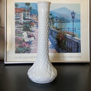 Vintage white milk glass Diamond quilted Bud Vase A12